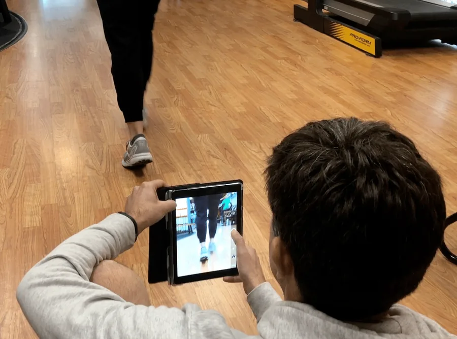 Video gait analysis in store